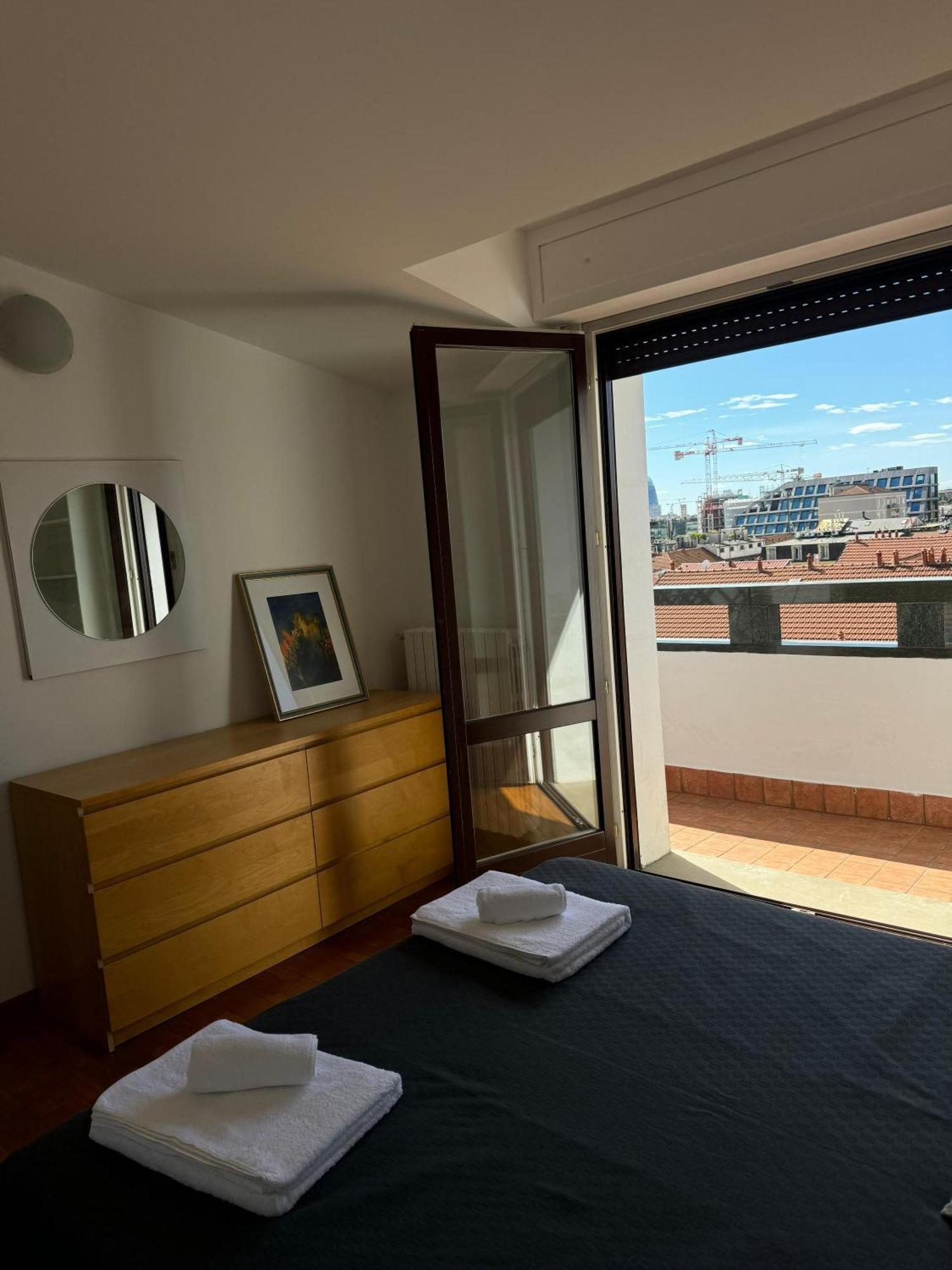 Appartamento Isola- Attico Con Balcone Milão Exterior foto